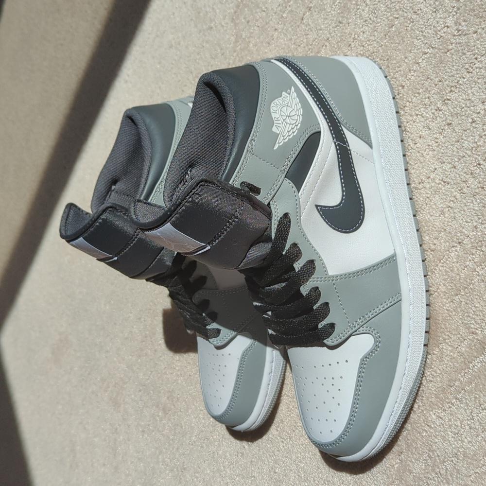 Jordan 1 Mids ...